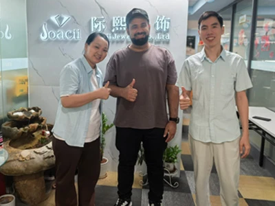 El client d'Oman visita la nostra fàbrica de Guangzhou per a joies de pedra i...